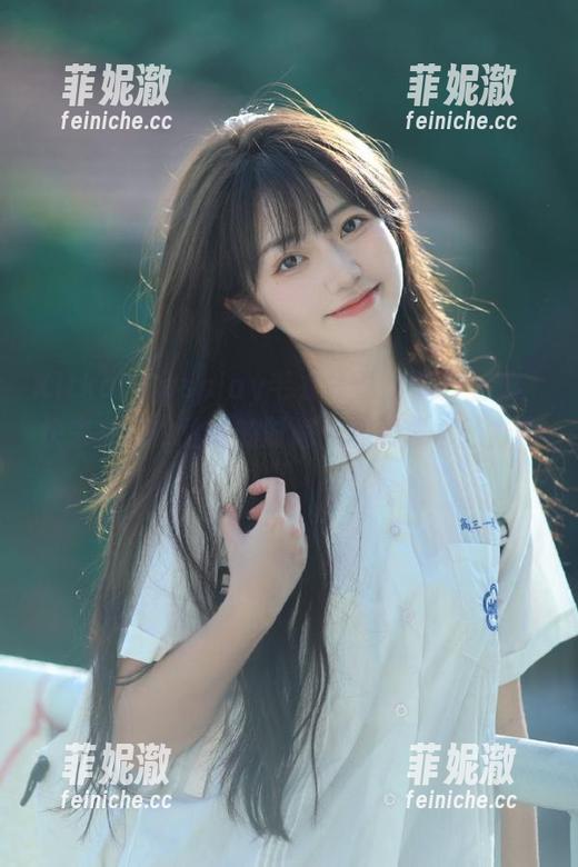 Kitkat Cosplay Kitkat Cosplay毛衣写真集现已上线,快来在线体验她的时尚气质和艺术魅力吧!